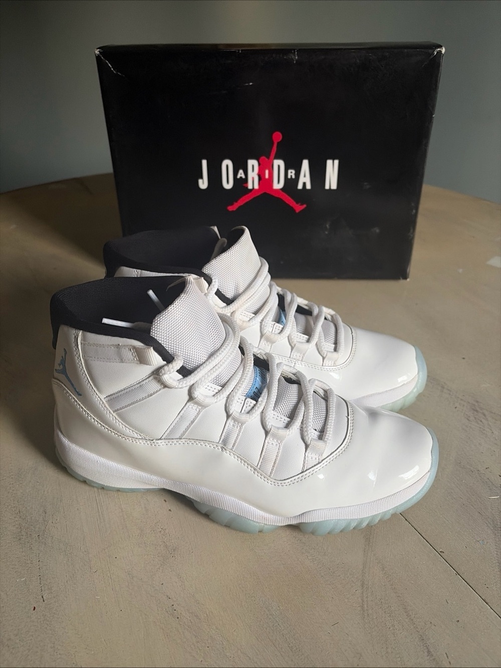 Mens Air Jordan 11 Retro 2024 Legend Blue / Columbia Size 9.5US, Good Condition